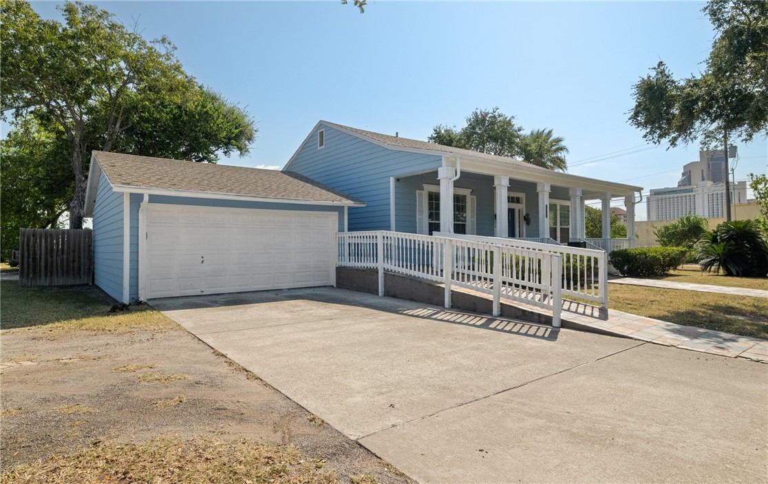 1402 N Chaparral St Property Photo 5