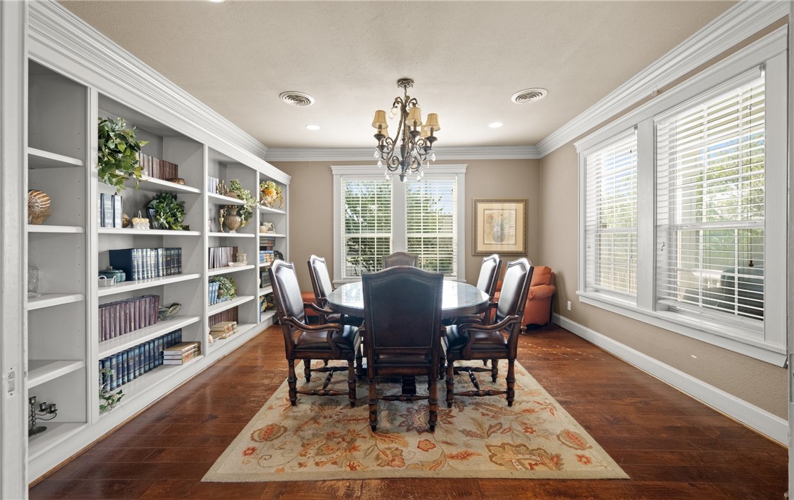 1402 N Chaparral St Property Photo 7