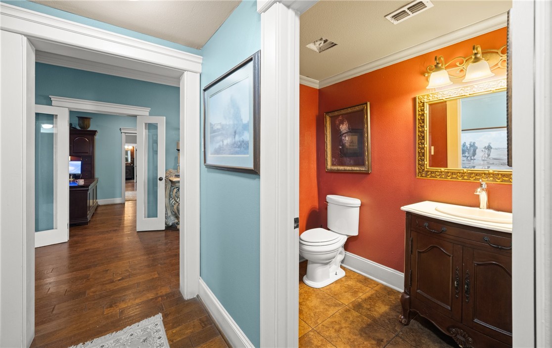 1402 N Chaparral St Property Photo 9