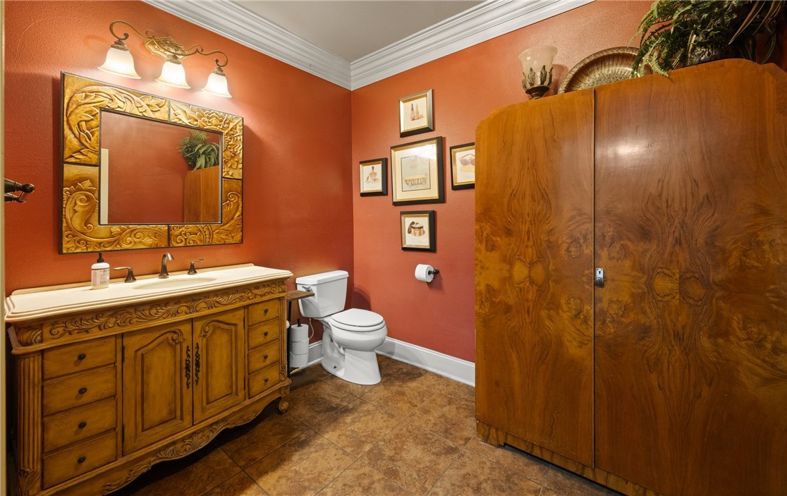 1402 N Chaparral St Property Photo 10