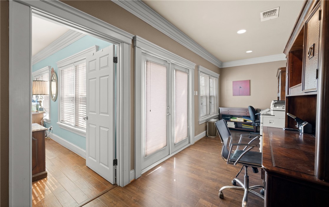 1402 N Chaparral St Property Photo 11