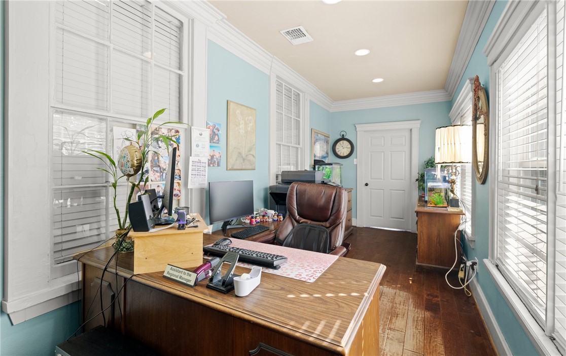 1402 N Chaparral St Property Photo 12