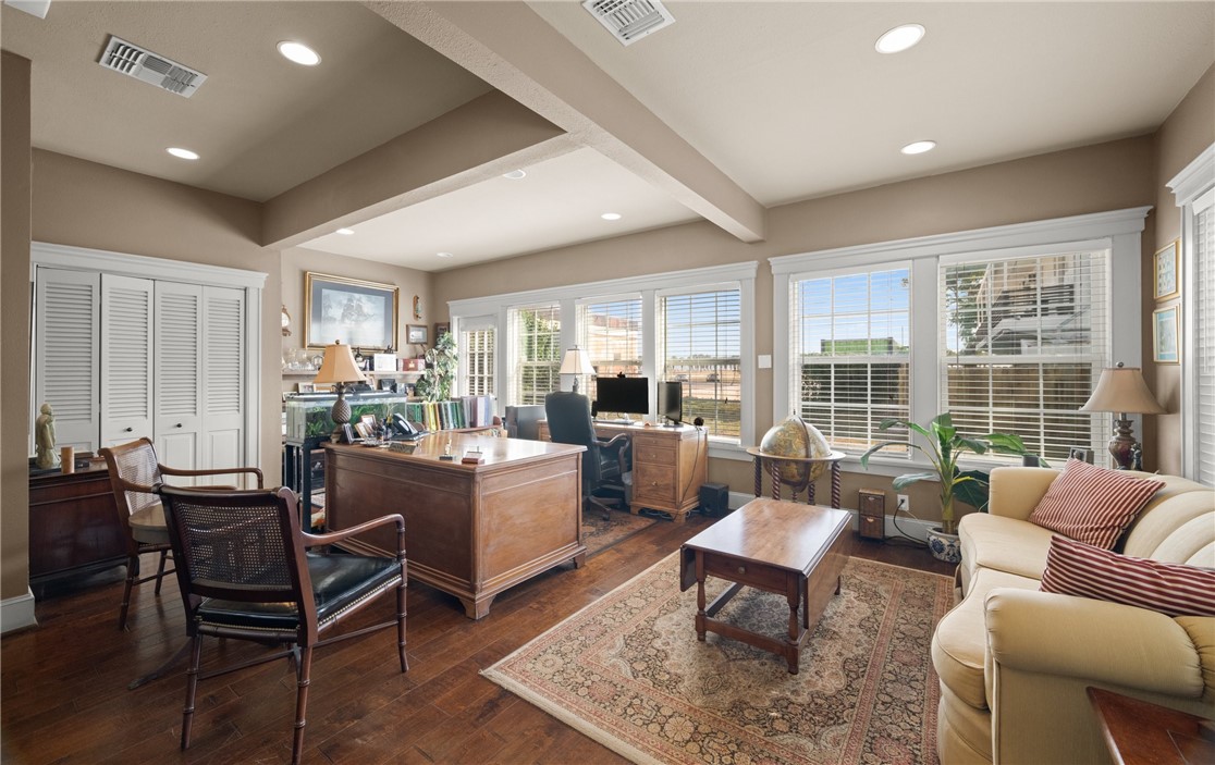 1402 N Chaparral St Property Photo 13