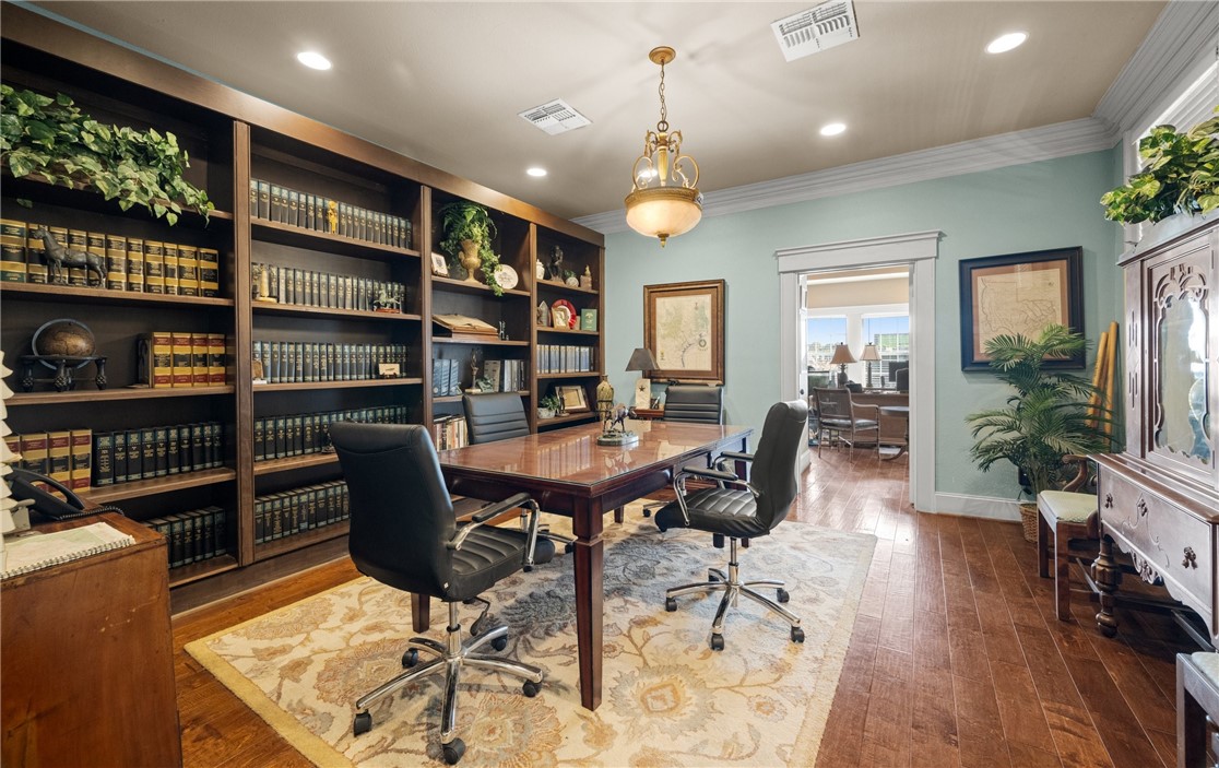 1402 N Chaparral St Property Photo 17