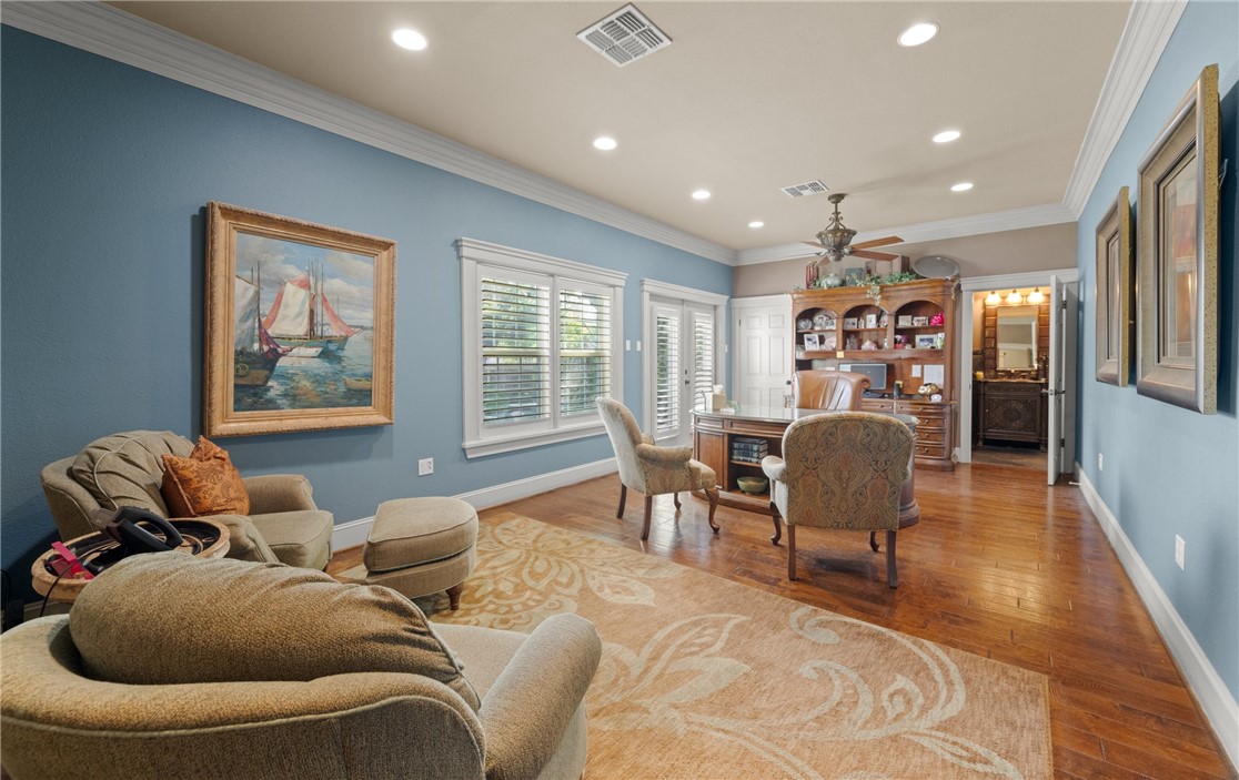 1402 N Chaparral St Property Photo 22