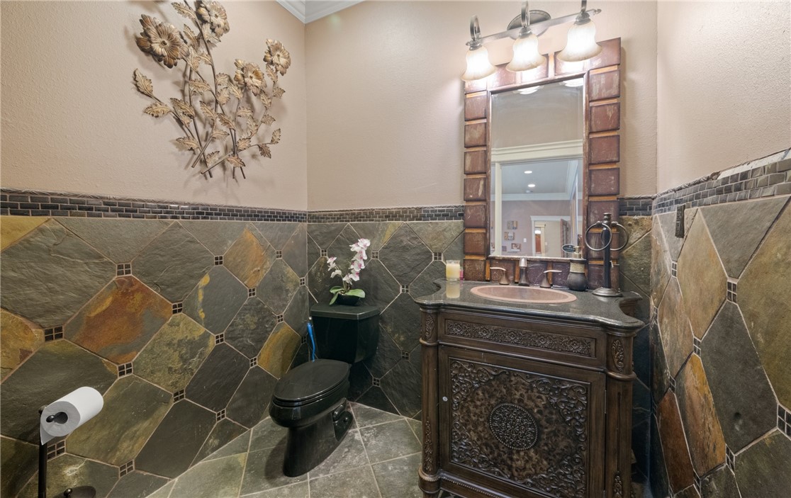 1402 N Chaparral St Property Photo 23