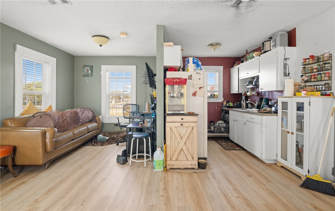 1402 N Chaparral St Property Photo 31