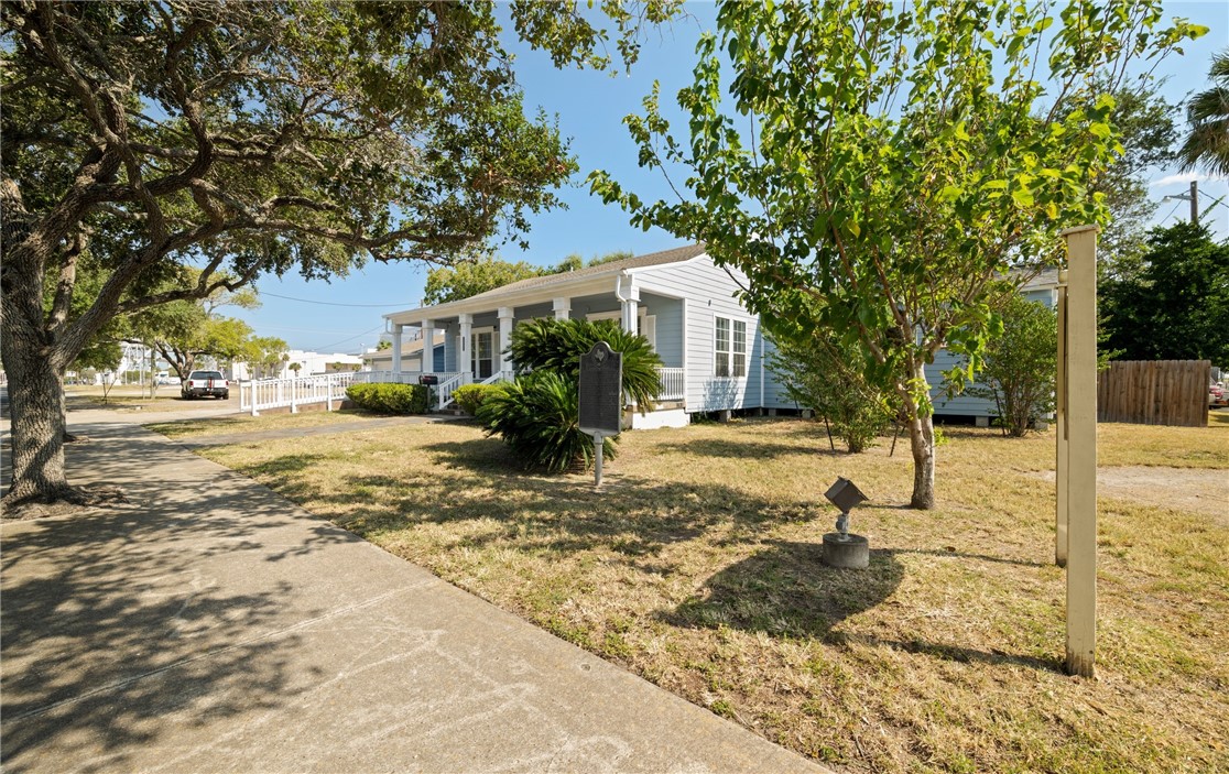 1402 N Chaparral St Property Photo 33