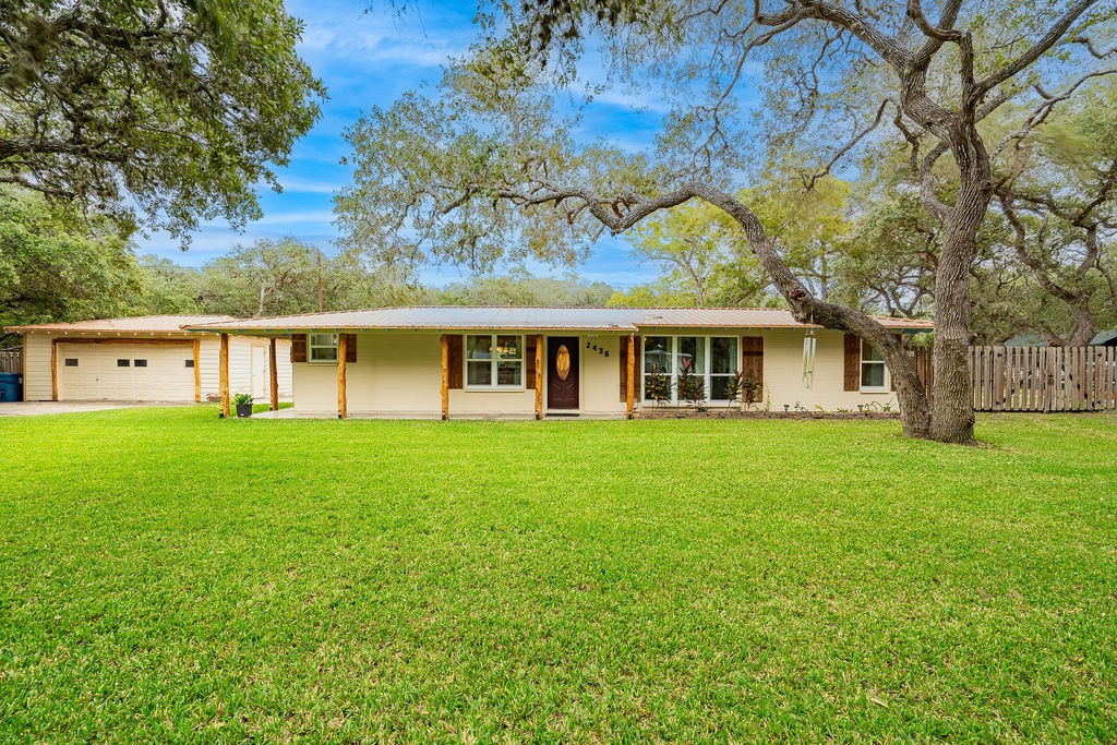 2438 Henrietta Pl Property Photo 1