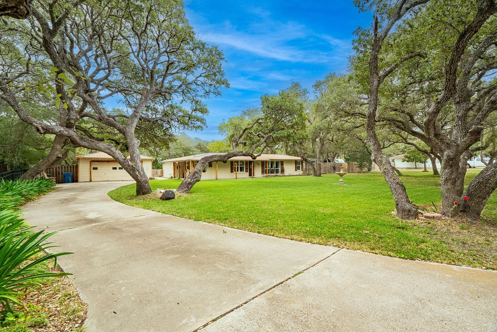 2438 Henrietta Pl Property Photo 3