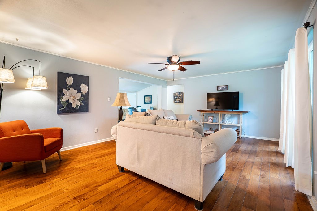 2438 Henrietta Pl Property Photo 6