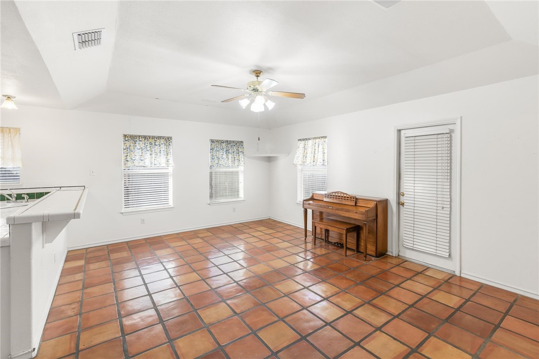 4205 River Hill Dr Property Photo 11