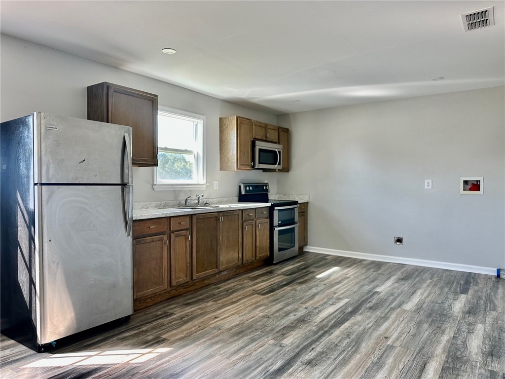 429 W Ave C Property Photo 8