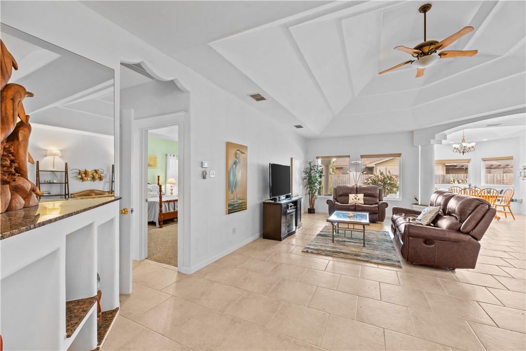 13806 Whitecap Blvd Property Photo 4