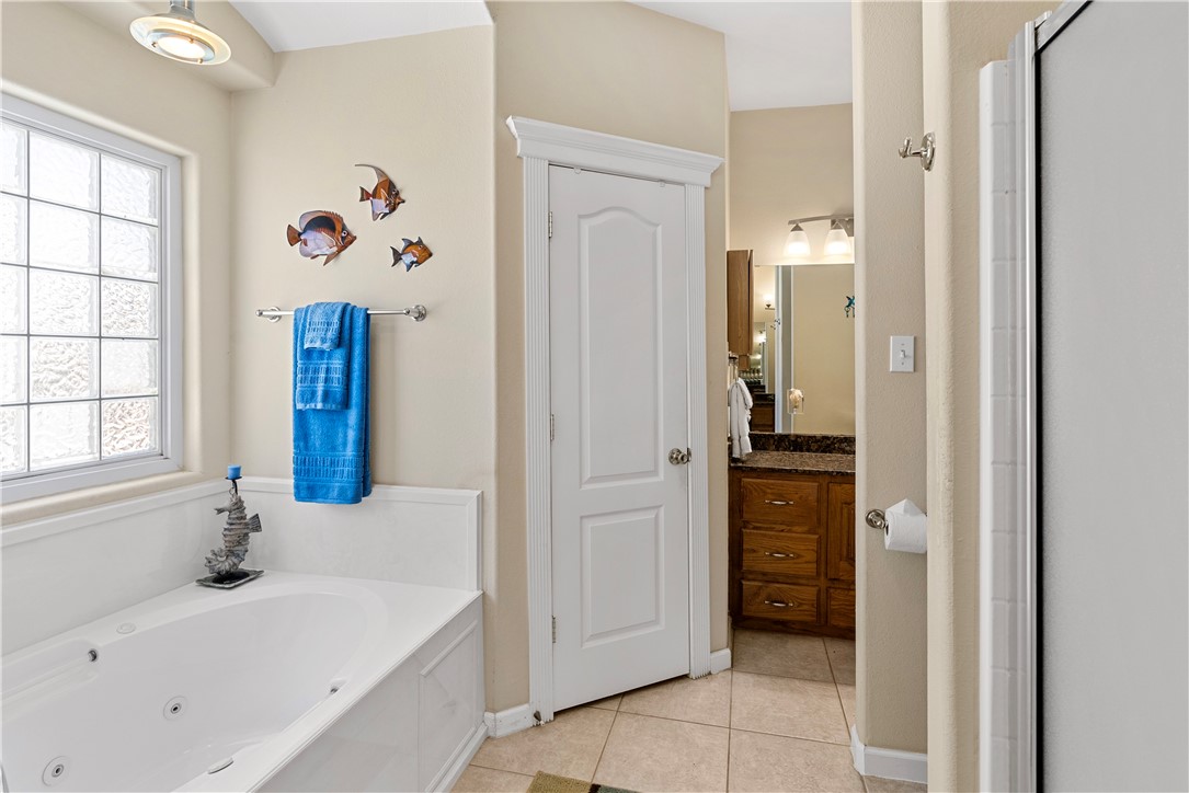 13806 Whitecap Blvd Property Photo 25