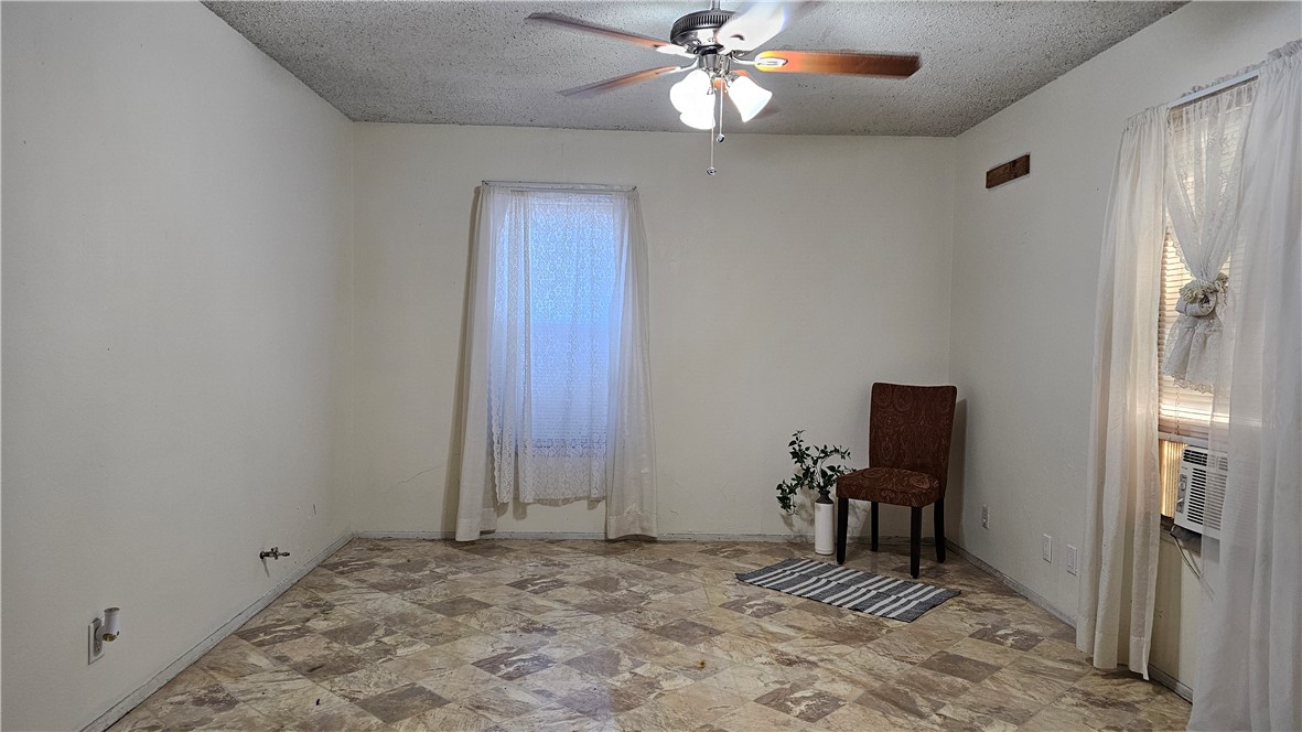 3516 Cottonwood St Property Photo 7