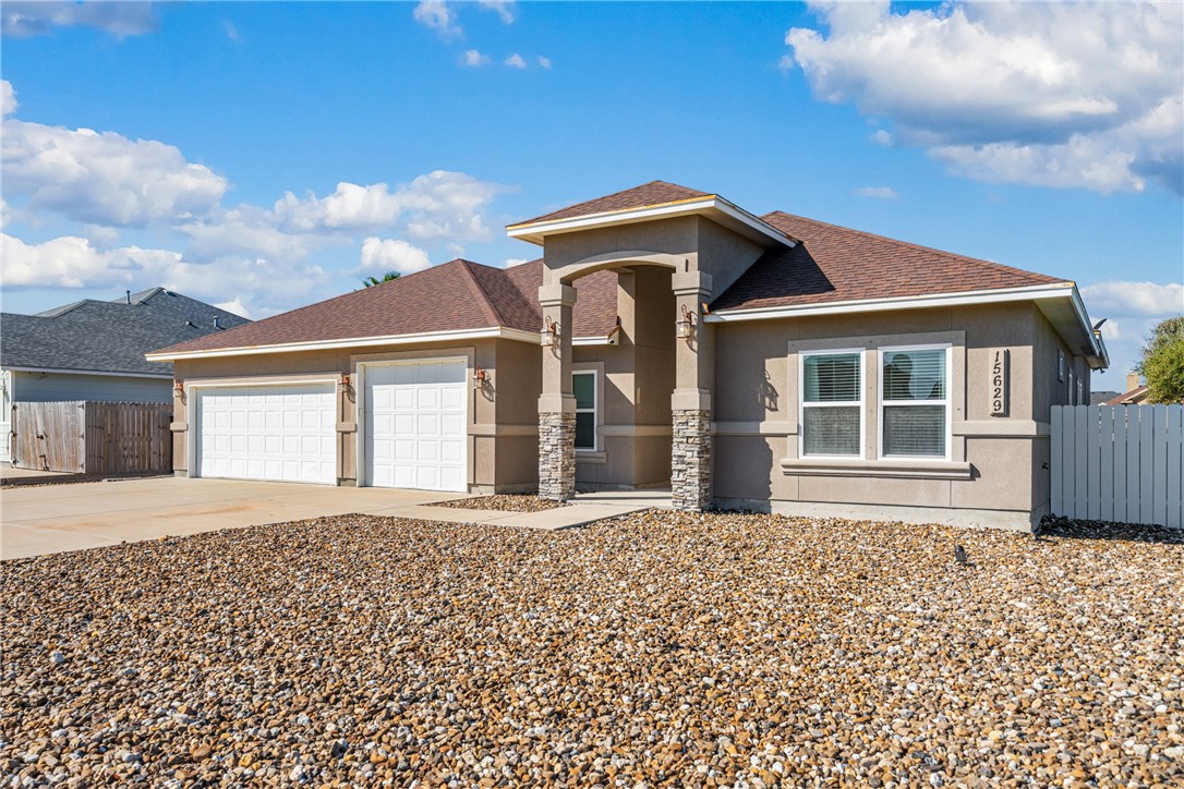 15629 Escapade St Property Photo 2