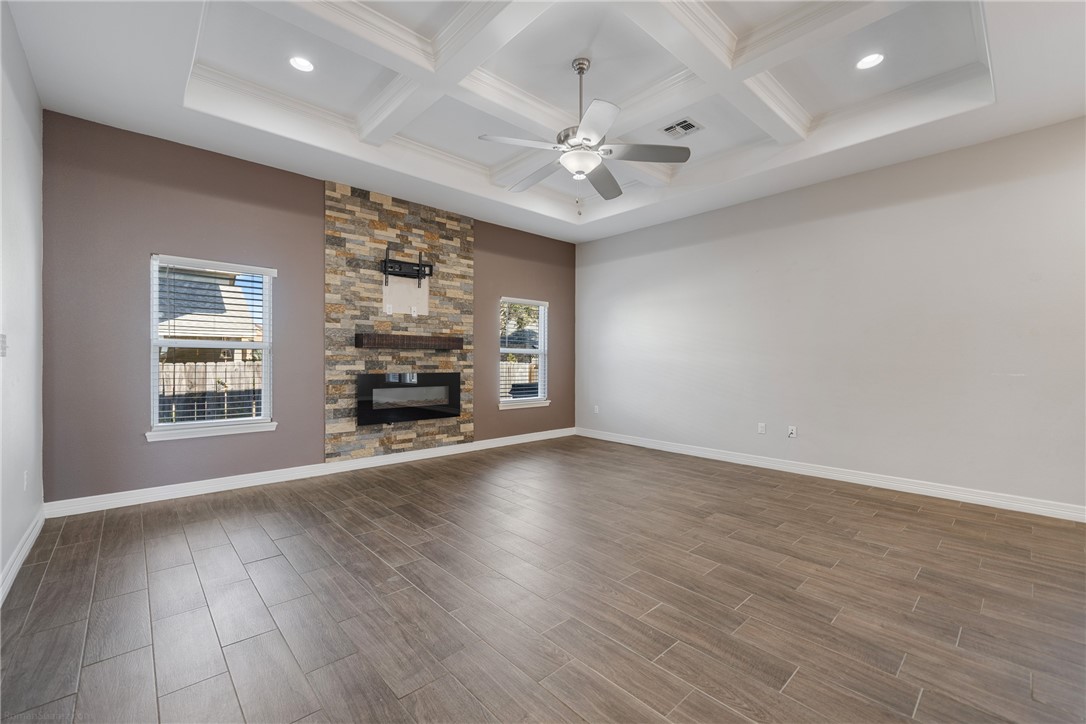 15629 Escapade St Property Photo 6