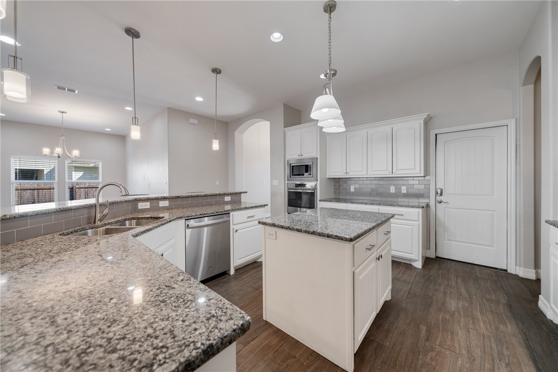 15629 Escapade St Property Photo 13