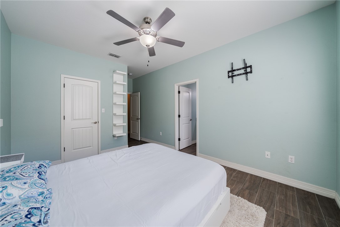 15629 Escapade St Property Photo 24