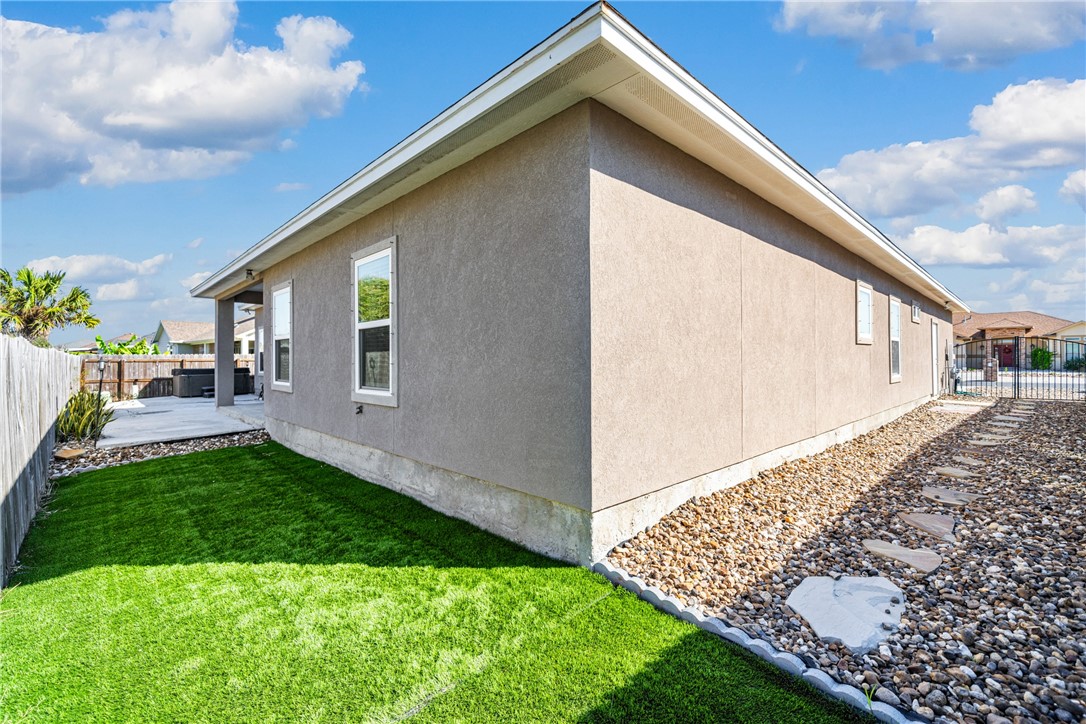 15629 Escapade St Property Photo 32