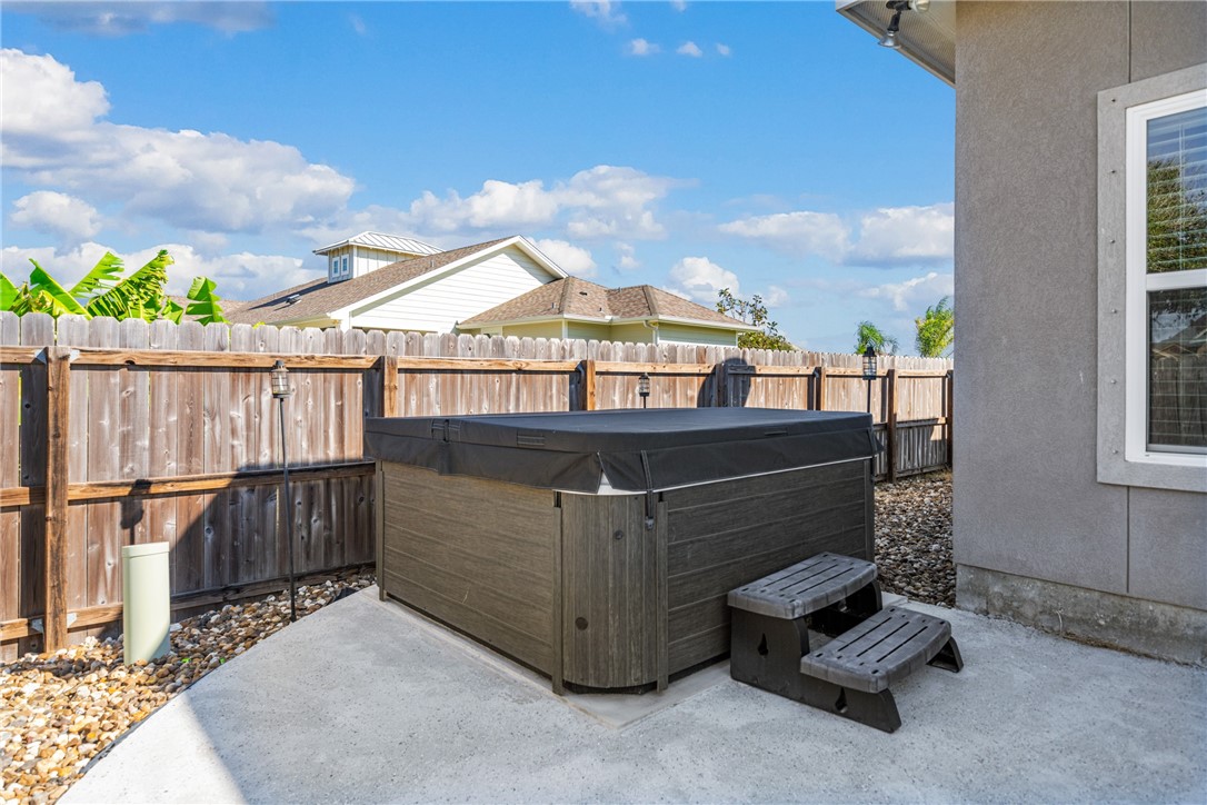 15629 Escapade St Property Photo 33