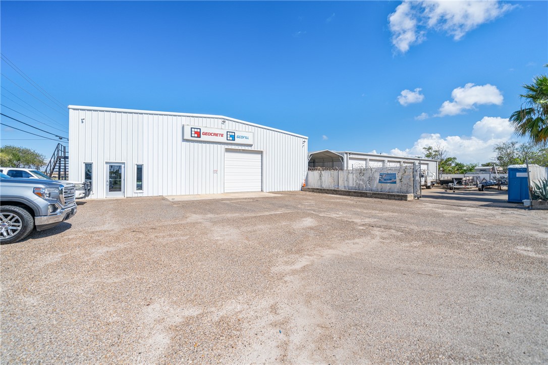 721 Nas Dr Property Photo 1