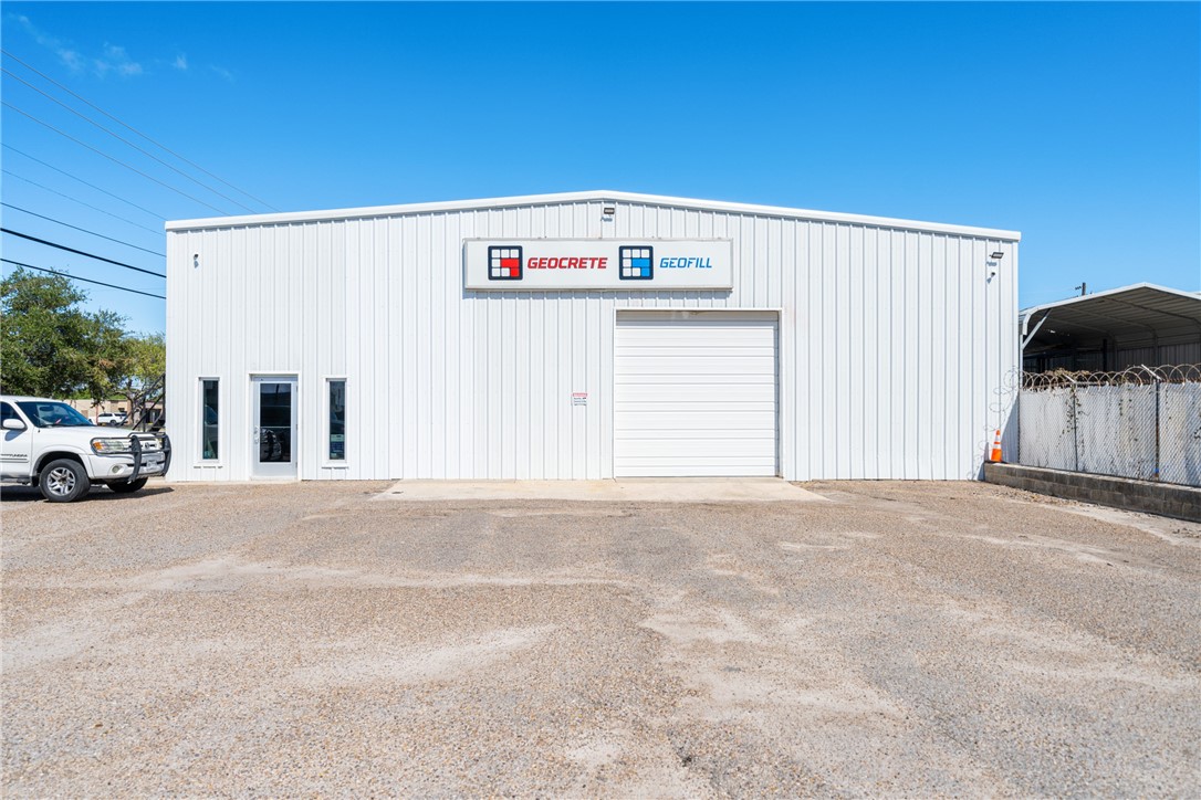 721 Nas Dr Property Photo 2