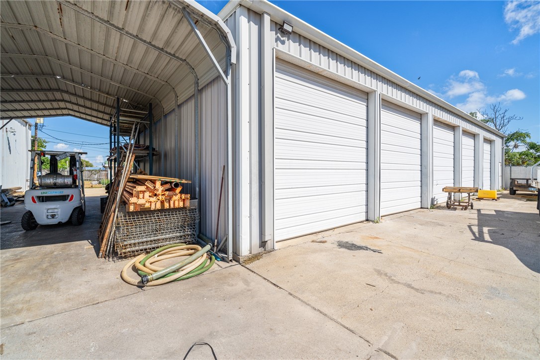 721 Nas Dr Property Photo 3