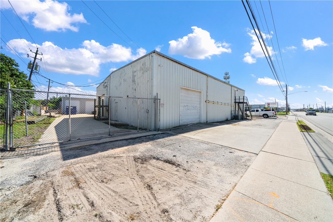721 Nas Dr Property Photo 24