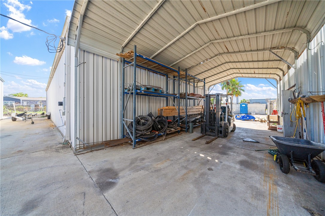 721 Nas Dr Property Photo 27