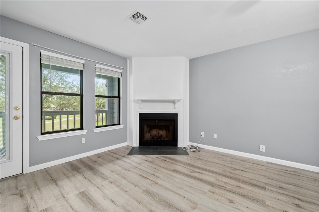 209 Forest 214 Property Photo 5