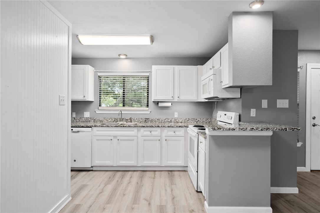 209 Forest 214 Property Photo 14