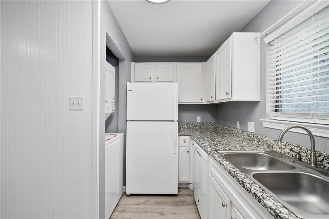 209 Forest 214 Property Photo 17