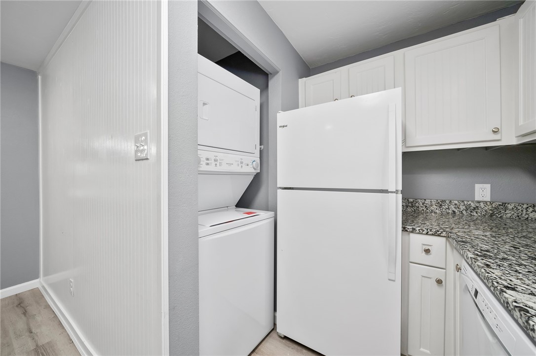 209 Forest 214 Property Photo 18