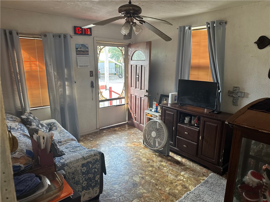 1506 Dorado St Property Photo 5