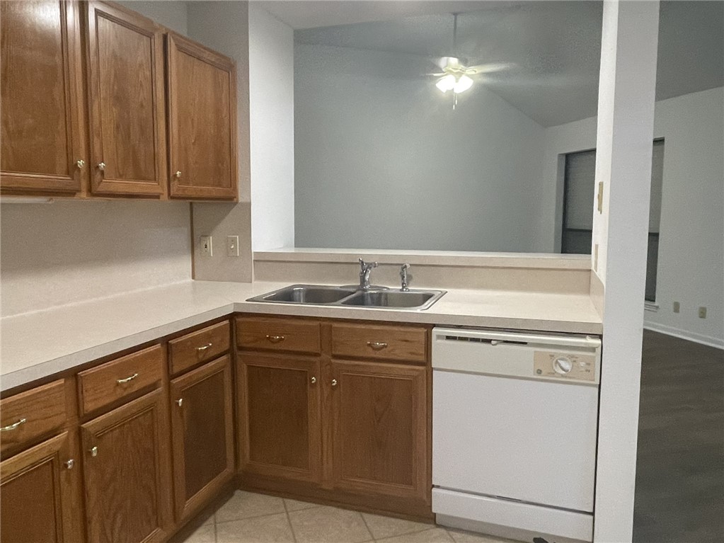 2992 Lakeview Dr E Property Photo 6