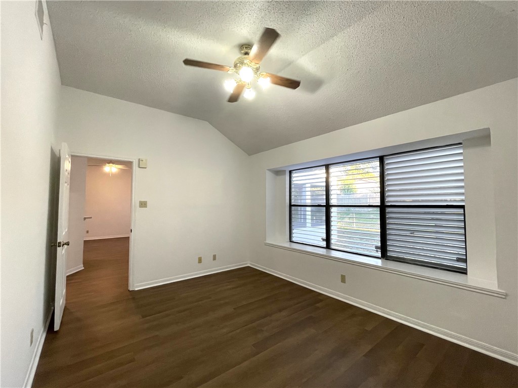 2992 Lakeview Dr E Property Photo 10