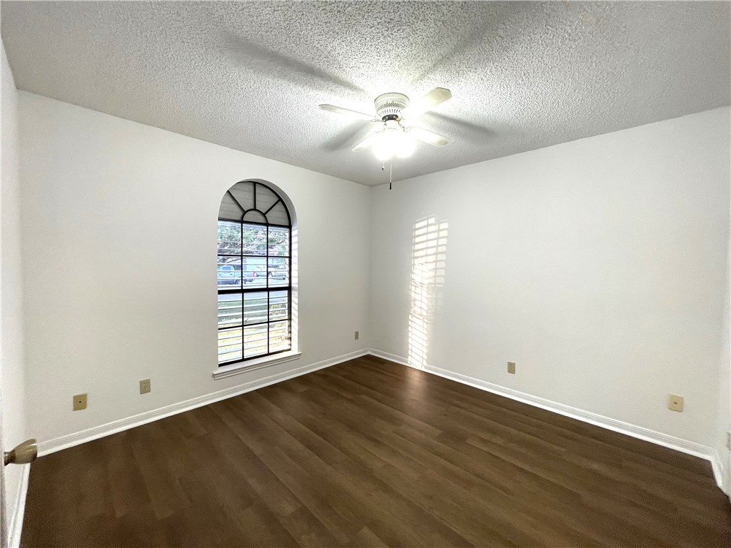 2992 Lakeview Dr E Property Photo 22