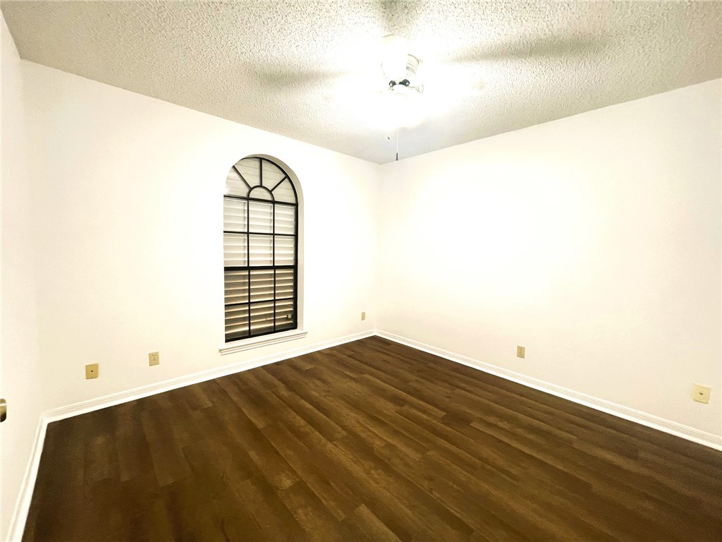 2992 Lakeview Dr E Property Photo 23