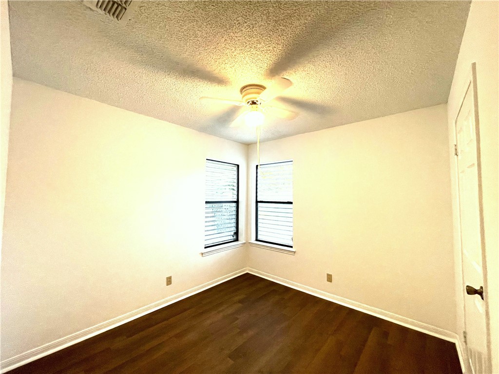 2992 Lakeview Dr E Property Photo 27