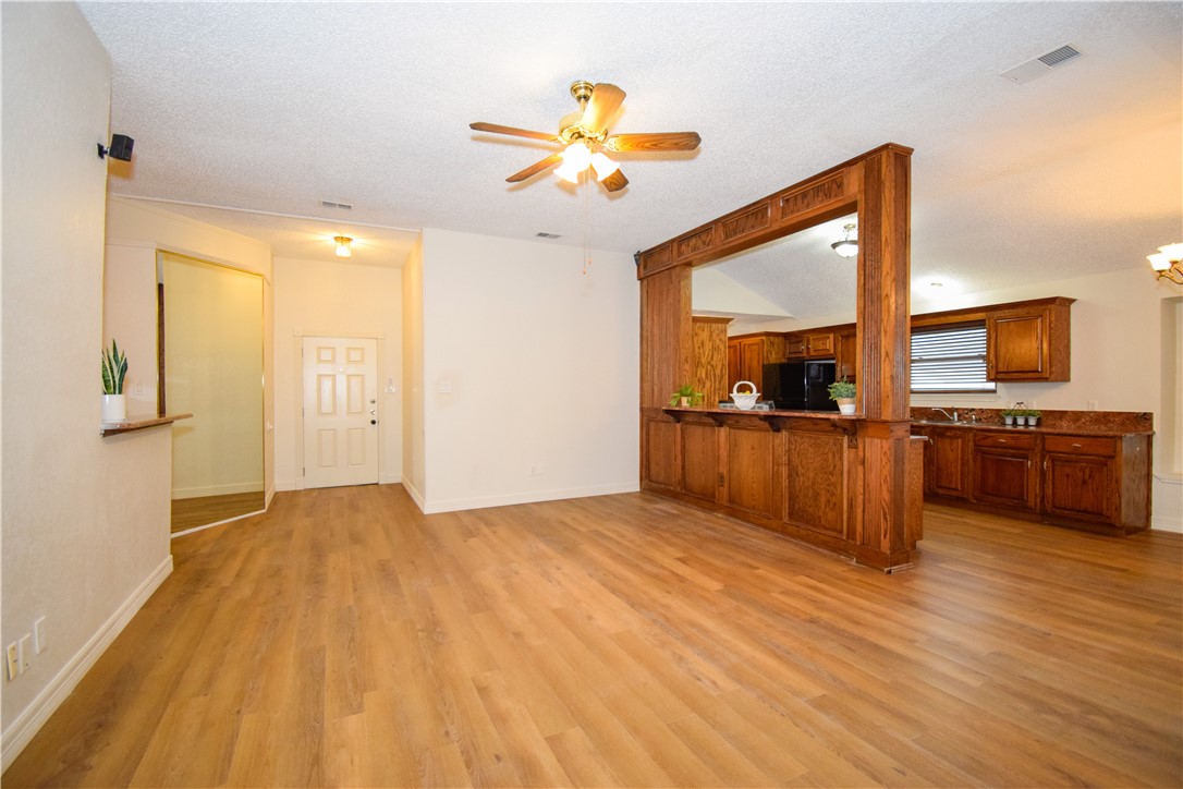 5329 Inverness Dr Property Photo 3