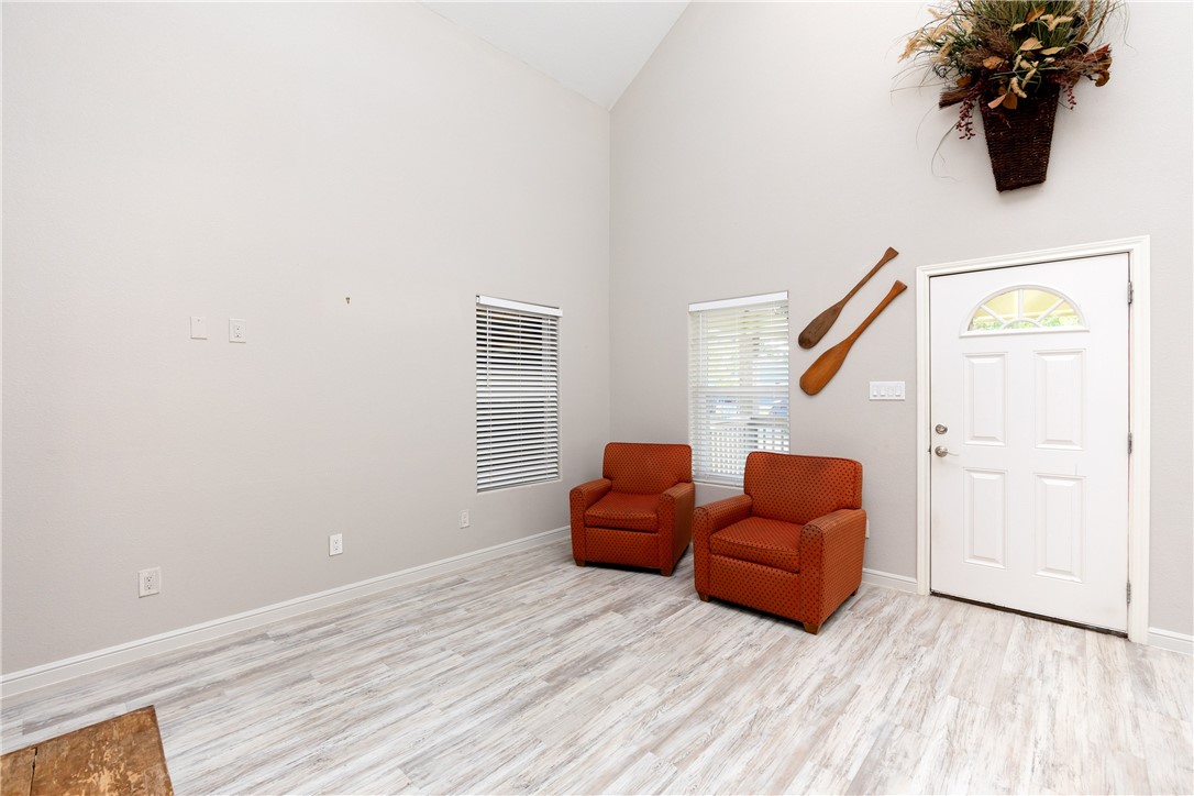 1403 S Young St Property Photo 8
