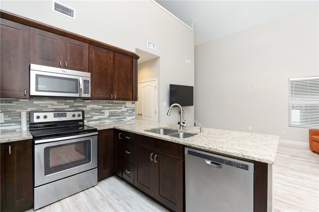 1403 S Young St Property Photo 12
