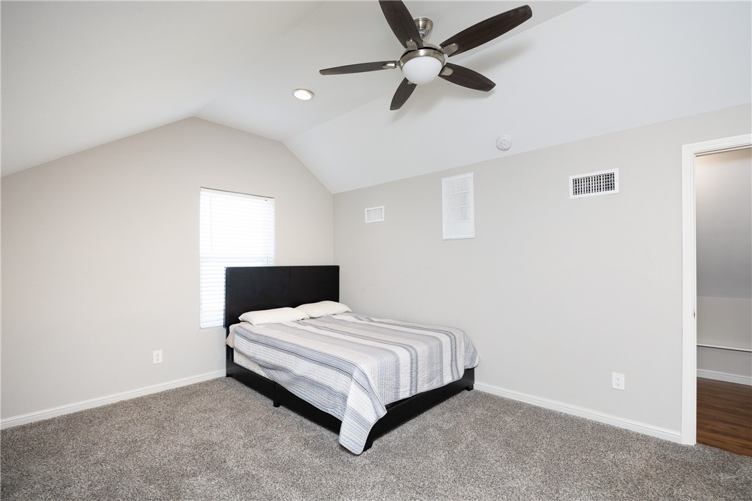 1403 S Young St Property Photo 24