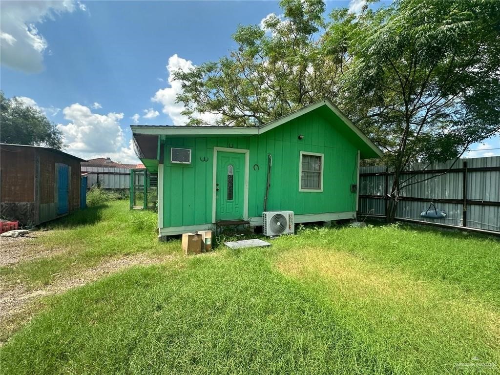 711 E Rice St Property Photo 2