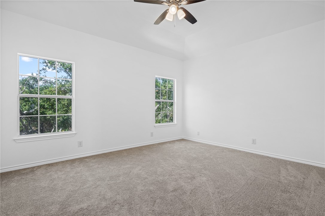 2310 Edgewater Ct Property Photo 25