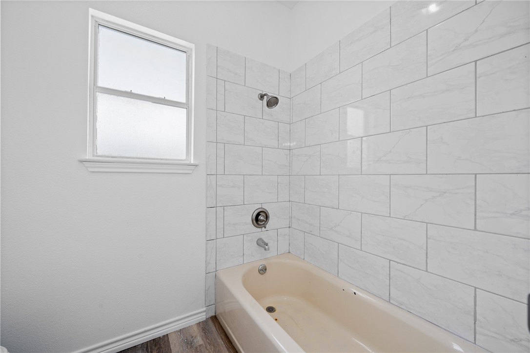 2310 Edgewater Ct Property Photo 28