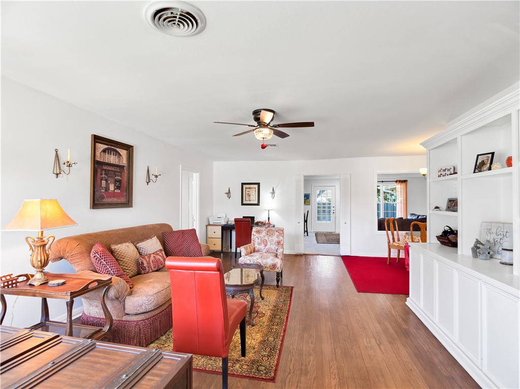 3307 San Antonio St Property Photo 8