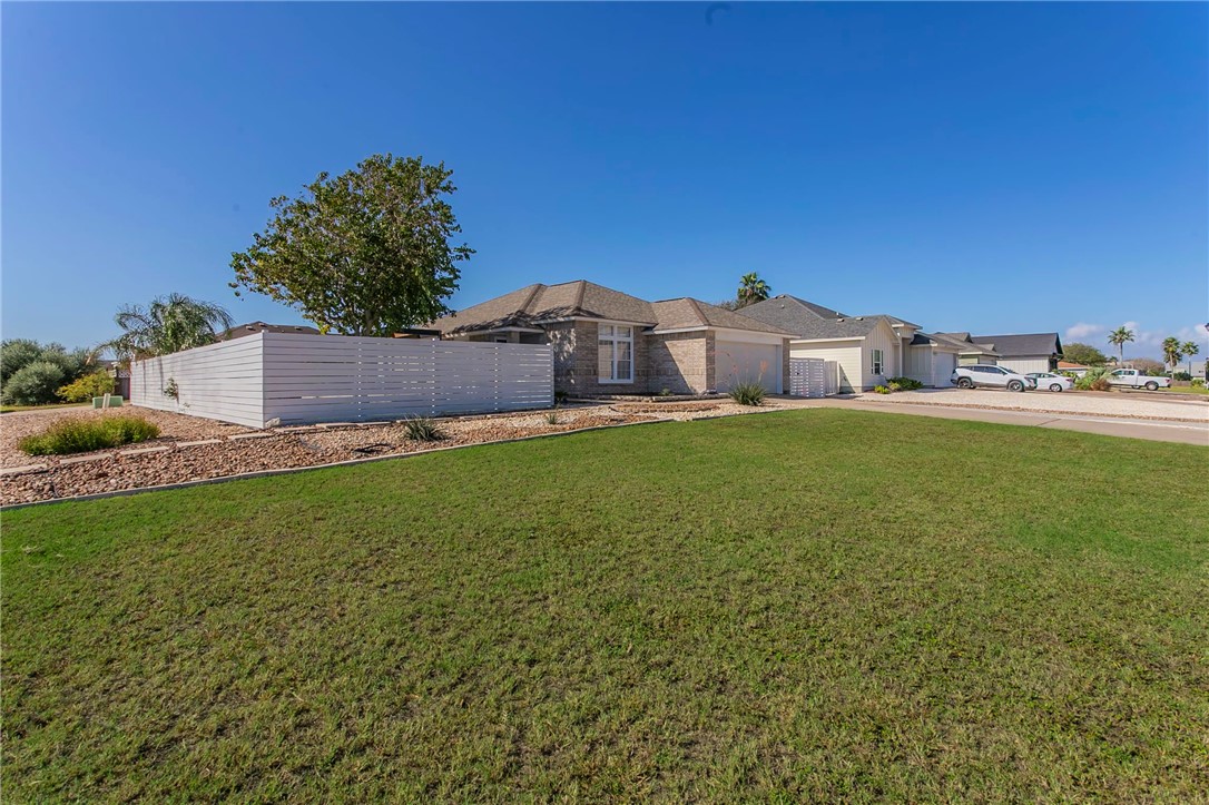 13829 Suntan Ave Property Photo 2